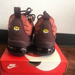 air vapormax plus burnt orange